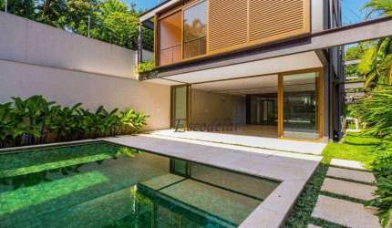 Casa à Venda no Jardim Paulista  com projeto moderno e lazer privativo!