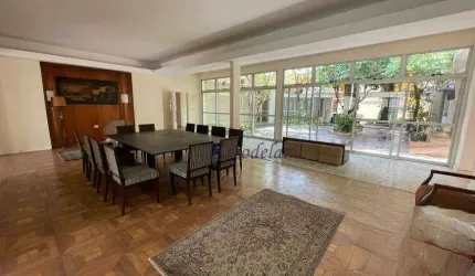 Casa a Venda na Rua Bastos Pereira na Vila Nova Conceição, (Moema) com 6 quartos, 4 suítes., 750 m²