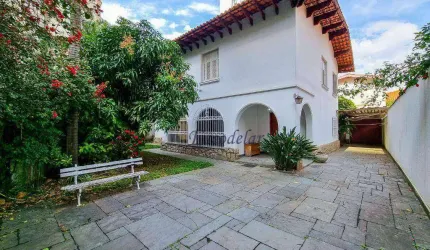 Casa à Venda em Rua Fechada no Jardim América . Oportunidade única.