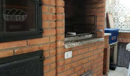 Sobrado à venda  com 4 Suítes e Área de Convivência!