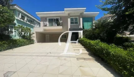 Casa com 4 dormitórios para alugar em  Alphaville - Barueri/SP