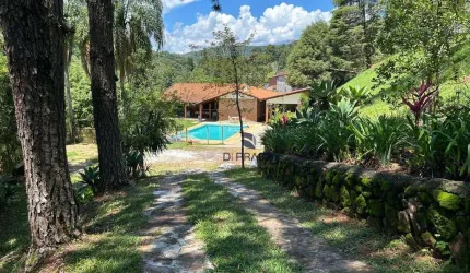 Oportunidade Única em Atibaia- São Paulo , sitio com 15.000m², lago com nascente própria , 2 casas, principal  com 423m² e secundária em torno  100m².