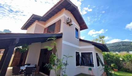 Casa à venda no bairro Itacorubi - Florianópolis/SC