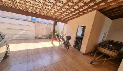 Excelente casa ,muito espaçosa, em ótima localização