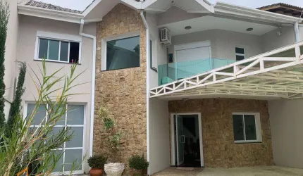 Sobrado para Locação na Vila Oliveira, 4 dormitórios, sendo 2 suítes, 4 banheiros, 6 vagas, piscina e área gourmet por R$ 8.000,00