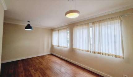 Vende excelente apartamento com 2 dormitórios em Moema Índios.