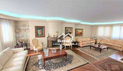 Vende cobertura diferenciada com 850m² em Moema.