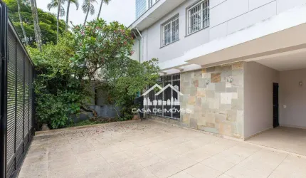 Vende excelente casa no Brooklin com 225m², próximo ao metrô.