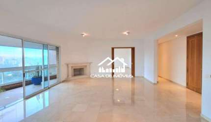 Vende ou aluga apartamento de alto padrão, com 400m², 4 suítes e 6 vagas no Panamby.
