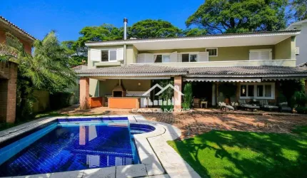 Vende casa com 756m² de terreno com piscina, churrasqueira e 4 dormitórios, no Real Parque.