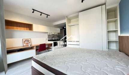 Vende apartamento de 27m², mobiliado novinho, em Moema, com lazer completo.
