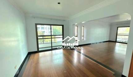 Vende apartamento com mais de 240m², 3 suítes e 4 vagas, no Morumbi.