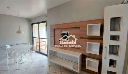 Vende apartamento com 65m², 2 dormitórios, 2 vagas, depósito e lazer, em Moema.