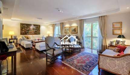 Vende apartamento de alto padrão com 411m², 3 suítes, 4 vagas e lazer, no Itaim Bibi.