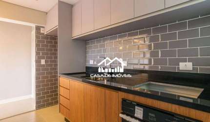 Vende apartamento de 64m², com 2 dormitórios, 1 suíte, 1 vaga no Campo Belo.