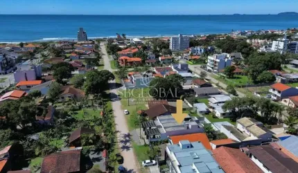Casa de Alto Padrão no Balneário Rainha do Mar com 3 Dormitórios