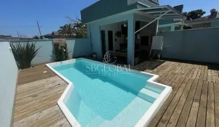 Casa com piscina e 03 dormitórios na Barra do Saí em Itapoá SC. Próxima ao mar!