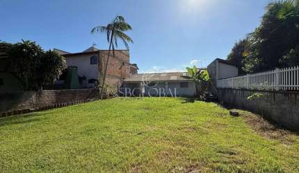 Casa de madeira com amplo espaço de terreno á 450 metros da praia em Itapoá-SC