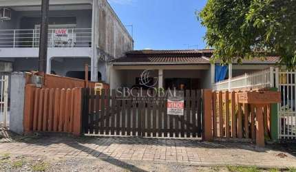 Casa localizada no Balneário Brasilia a 300 metros da praia em Itapoá/SC