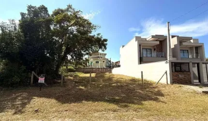 Terreno á 330 metros da praia pronto para construir no Balneário Rainha do Mar em Itapoá-SC