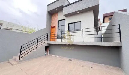 Casa térrea com 03 Dormitórios sendo uma suíte, piscina e duas vagas