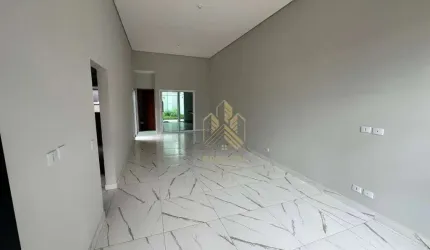 Casa com Piscina - 3 Dormitórios, 1 Suíte