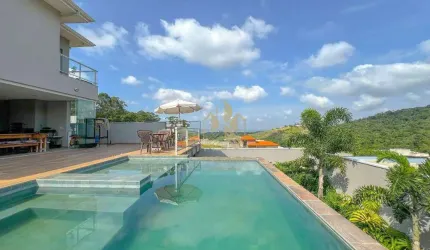 Linda Casa com piscina no Quintas do Boa Vista, área de 600m2 em Condominio Fechado - Atibaia/SP