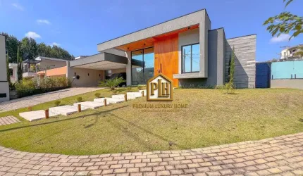Casa Térrea à Venda no Condomínio Figueira Garden em Atibaia/SP