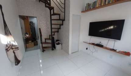 Harmoniosa casa duplex em Bangu - Aceitando financiamento Bancário