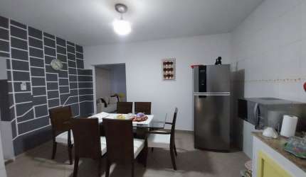 CASA EM RUA FECHADA COM AMPLO QUINTAL E DOIS QUARTOS