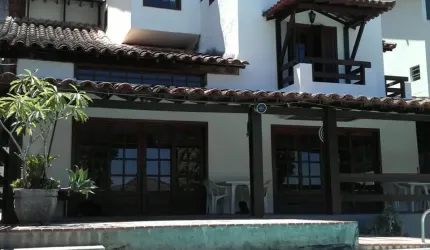 TRIPLEX COLONIAL  COM 5 QUARTOS SENDO 4 SUÍTES VAGA PARA + DE 5 CARRO NA GARAGENS
