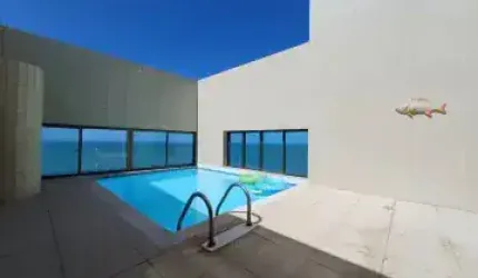 Excelente cobertura duplex na Avenida Boa Viagem com piscina privativa e 5 quartos.