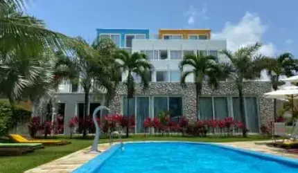 Flat com varanda, totalmente mobiliado e vaga na garagem com Excelente localização na Beira Mar de Tamandaré
