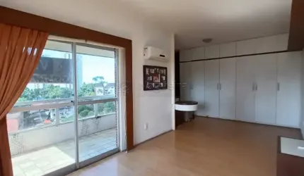 Qualidade de Vida! Amplo Apartamento com Varanda e Área de Lazer