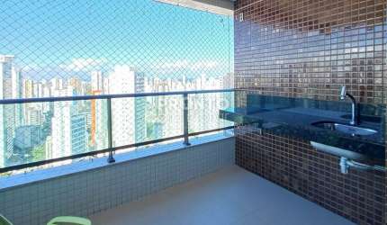 Apartamento no trigésimo primeiro andar e com excelente localização na região de Boa Viagem, possui 95,03 m² de área útil.