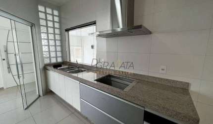 Casa com 3 dormitórios à venda, 133 m² por R$ 530.000,00 - Santana - Varginha/MG