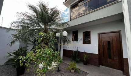 Casa com 3 dormitórios à venda, 240 m² por R$ 850.000,00 - Parque São José - Varginha/MG