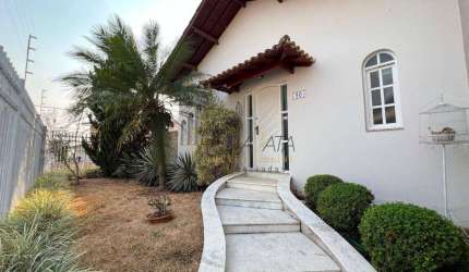 Casa com 3 dormitórios à venda, 253 m² por R$ 850.000,00 - Campos Elíseos - Varginha/MG