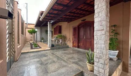 Casa com 4 dormitórios à venda, 307 m² por R$ 855.000,00 - Campos Elíseos - Varginha/MG
