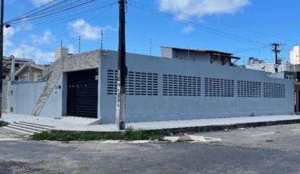 Casa com 4 dormitórios à venda, 160 m² por R$ 490.000 - Candelária - Natal/RN