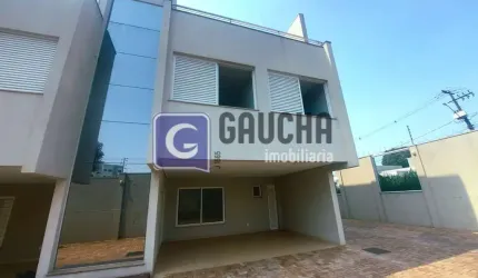 Triplex em Condomínio com Piscina