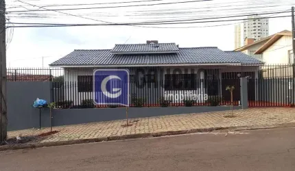 Casa à venda no bairro Centro - Cascavel/PR