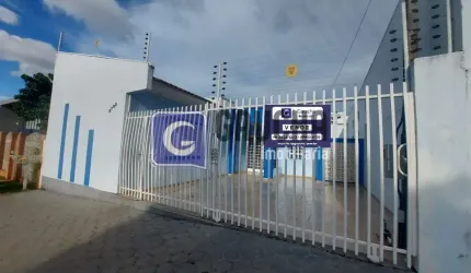 Casa no Centro Comercial / Residencial