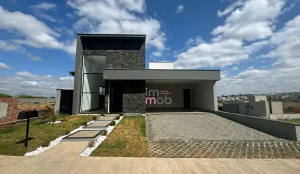 Casa Térrea no condomínio Villa Bela Vista com Área de Lazer e Vista para o Lago