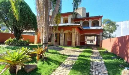 Casa Espaçosa com 3 Dormitórios, Suíte e Sacada: Conforto para Sua Família!