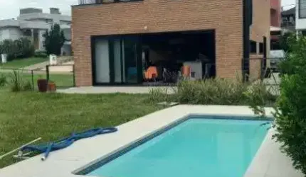 Luxuosa Casa com Área Privativa de 620m² e Conforto Impecável