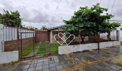 Casa com Piscina e Amplo Pátio no Bairro Bom Sucesso