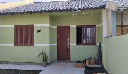 Casa Aconchegante com 2 Dormitórios e Quintal, Ideal para Sua Família!