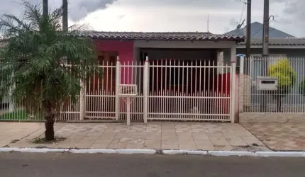 Casa com 2 Dormitórios e Churrasqueira: Perfeita para Você e Sua Família!