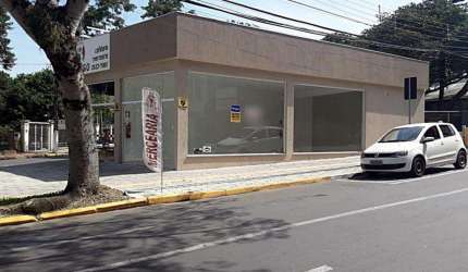 Loja com vitrine em vidro no Centro de Gravataí, pronta para o seu negócio